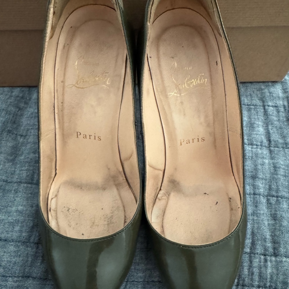 Christian Louboutin Olive Green Patent Pumps with Red Sole - Picture 4 of 6